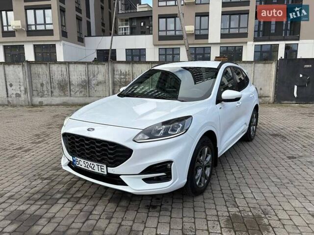Белый Форд Куга, объемом двигателя 1.5 л и пробегом 31 тыс. км за 24200 $, фото 1 на Automoto.ua