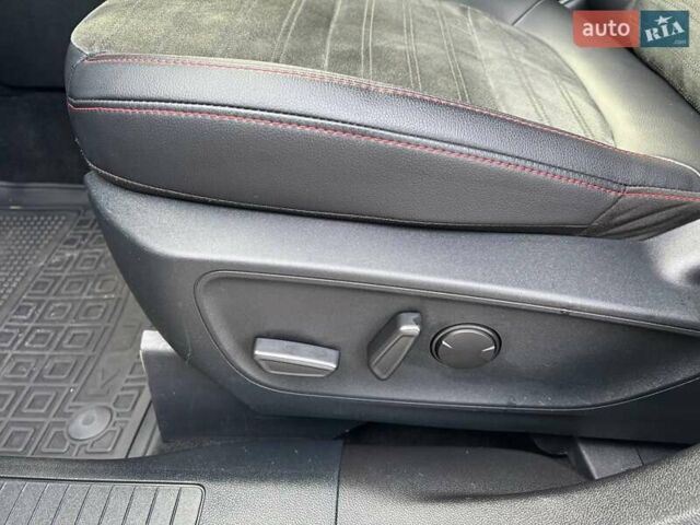 Белый Форд Куга, объемом двигателя 1.5 л и пробегом 31 тыс. км за 24200 $, фото 11 на Automoto.ua