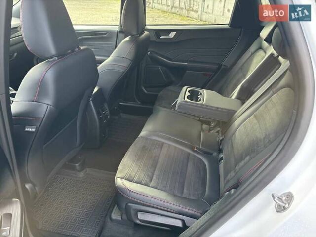 Белый Форд Куга, объемом двигателя 1.5 л и пробегом 31 тыс. км за 24200 $, фото 12 на Automoto.ua