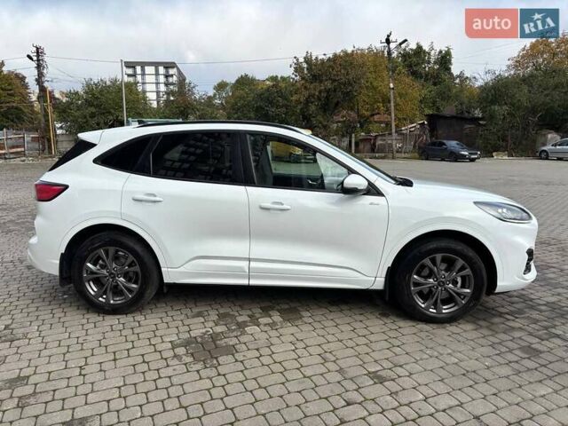 Белый Форд Куга, объемом двигателя 1.5 л и пробегом 31 тыс. км за 24200 $, фото 4 на Automoto.ua