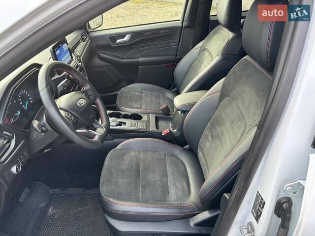 Белый Форд Куга, объемом двигателя 1.5 л и пробегом 31 тыс. км за 24200 $, фото 10 на Automoto.ua