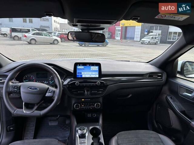 Белый Форд Куга, объемом двигателя 1.5 л и пробегом 31 тыс. км за 24200 $, фото 13 на Automoto.ua