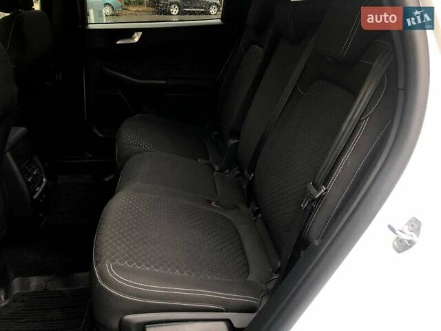 Белый Форд Куга, объемом двигателя 1.5 л и пробегом 6 тыс. км за 25500 $, фото 16 на Automoto.ua