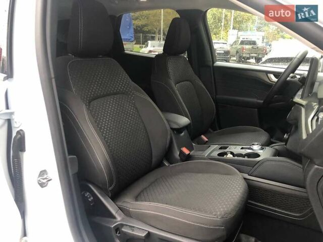 Белый Форд Куга, объемом двигателя 1.5 л и пробегом 6 тыс. км за 25500 $, фото 14 на Automoto.ua