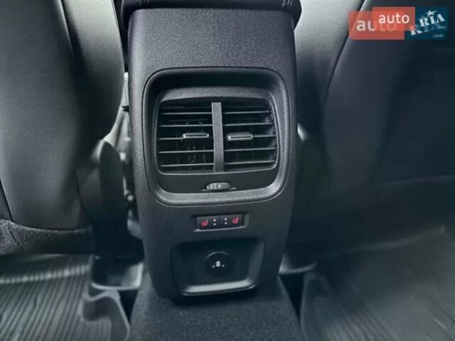 Белый Форд Куга, объемом двигателя 1.5 л и пробегом 22 тыс. км за 35000 $, фото 4 на Automoto.ua