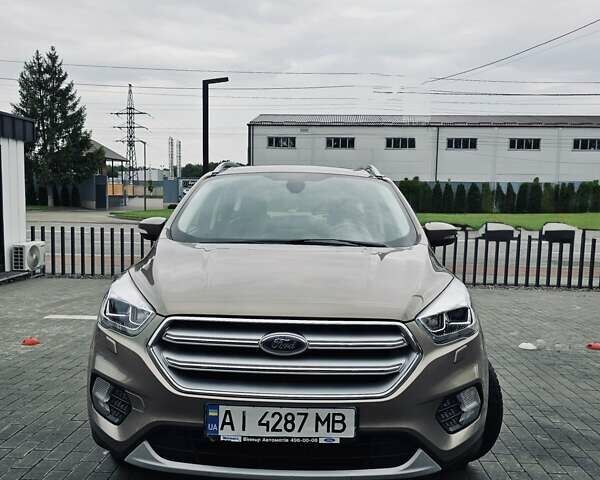 Бежевий Форд Куга, об'ємом двигуна 1.5 л та пробігом 142 тис. км за 18200 $, фото 1 на Automoto.ua