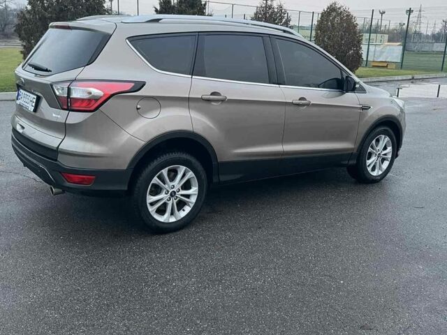 Бежевый Форд Куга, объемом двигателя 1.5 л и пробегом 137 тыс. км за 18000 $, фото 4 на Automoto.ua