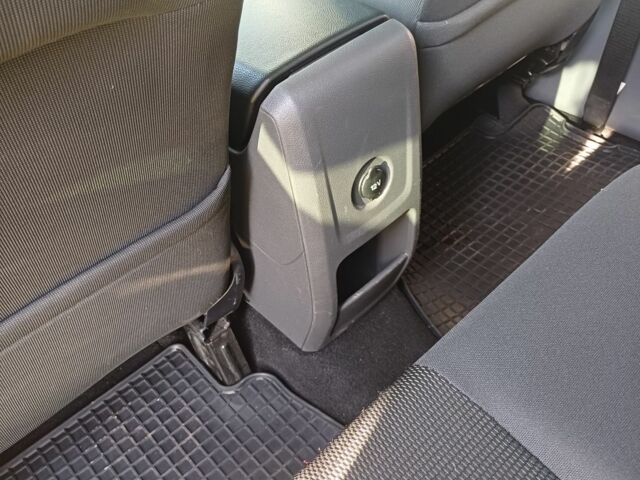 Черный Форд Куга, объемом двигателя 2 л и пробегом 259 тыс. км за 10600 $, фото 21 на Automoto.ua