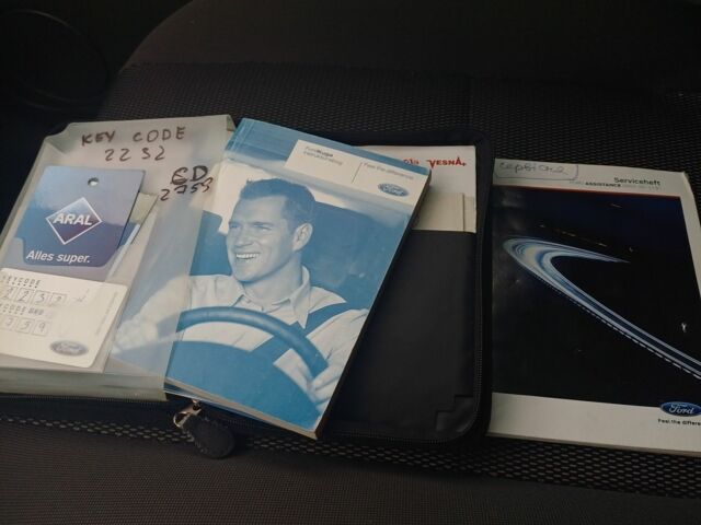 Черный Форд Куга, объемом двигателя 2 л и пробегом 259 тыс. км за 10600 $, фото 13 на Automoto.ua