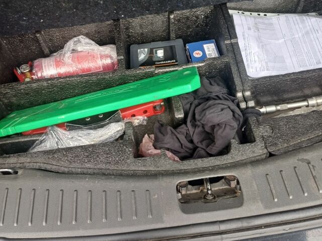 Черный Форд Куга, объемом двигателя 2 л и пробегом 259 тыс. км за 10600 $, фото 9 на Automoto.ua