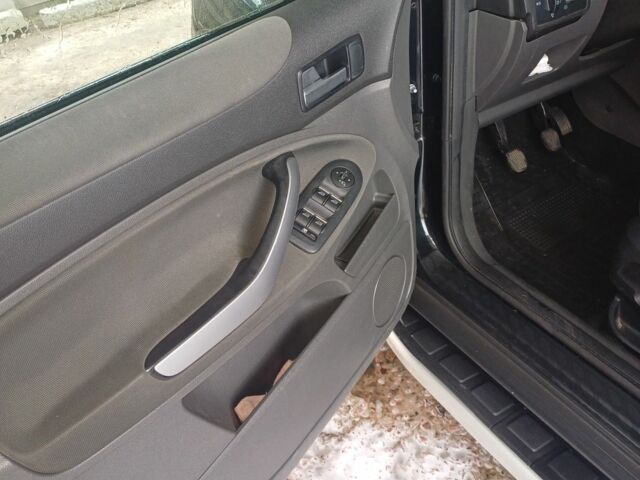 Черный Форд Куга, объемом двигателя 2 л и пробегом 259 тыс. км за 10600 $, фото 19 на Automoto.ua