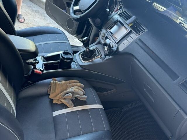 Чорний Форд Куга, об'ємом двигуна 2 л та пробігом 225 тис. км за 11000 $, фото 1 на Automoto.ua