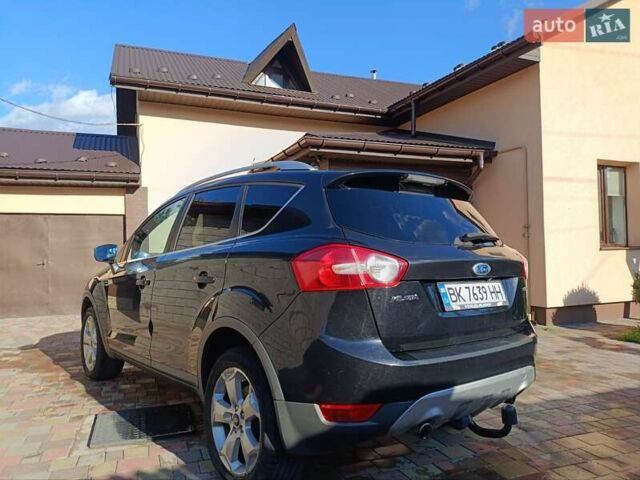 Черный Форд Куга, объемом двигателя 2 л и пробегом 235 тыс. км за 11000 $, фото 1 на Automoto.ua