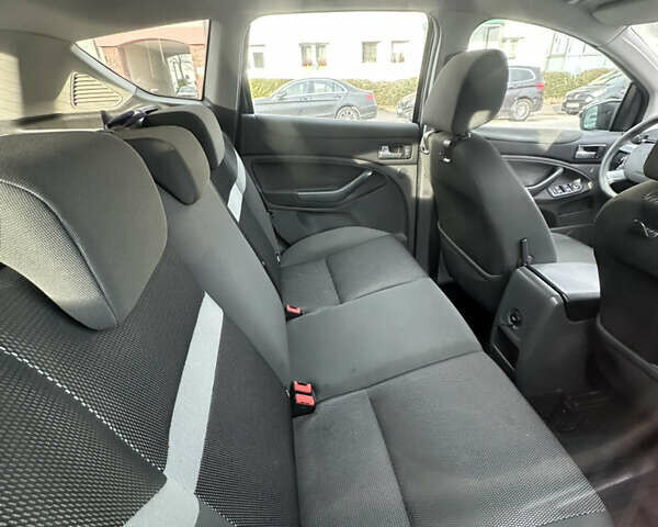Черный Форд Куга, объемом двигателя 2 л и пробегом 245 тыс. км за 7676 $, фото 4 на Automoto.ua