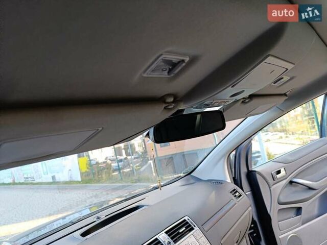 Черный Форд Куга, объемом двигателя 2 л и пробегом 280 тыс. км за 10300 $, фото 13 на Automoto.ua