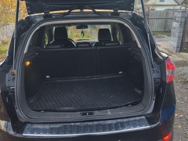 Черный Форд Куга, объемом двигателя 2.5 л и пробегом 210 тыс. км за 9800 $, фото 6 на Automoto.ua