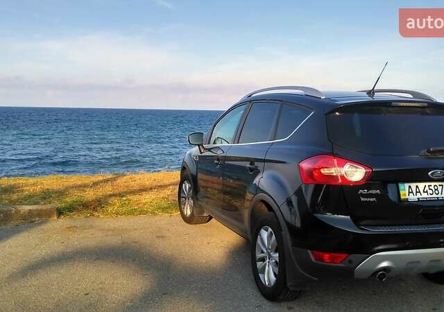 Чорний Форд Куга, об'ємом двигуна 2 л та пробігом 128 тис. км за 12999 $, фото 74 на Automoto.ua