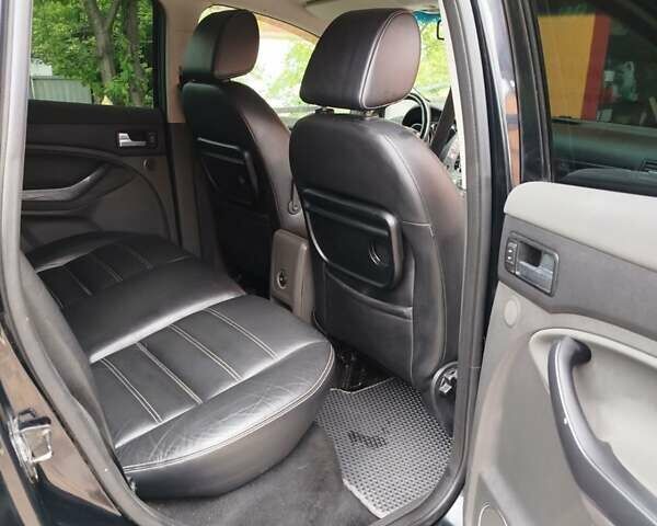 Черный Форд Куга, объемом двигателя 2.5 л и пробегом 210 тыс. км за 9800 $, фото 4 на Automoto.ua