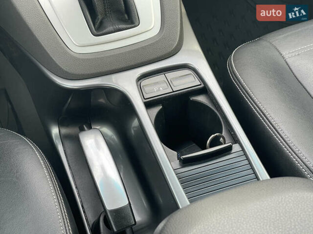 Черный Форд Куга, объемом двигателя 2 л и пробегом 224 тыс. км за 11300 $, фото 16 на Automoto.ua