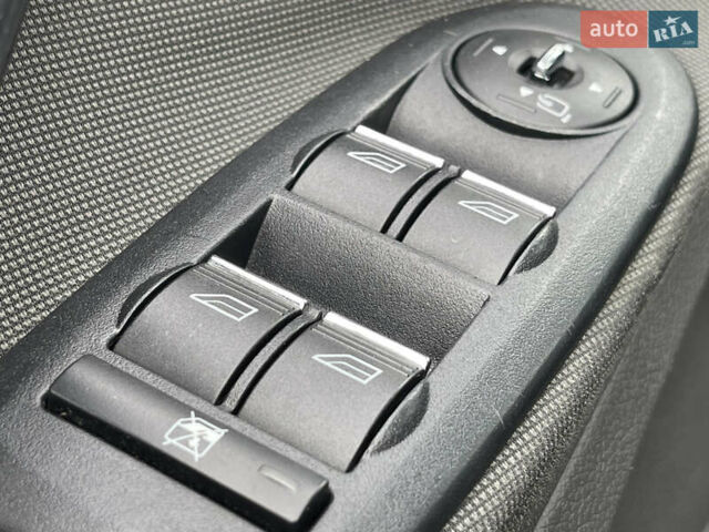 Черный Форд Куга, объемом двигателя 2 л и пробегом 224 тыс. км за 11300 $, фото 24 на Automoto.ua