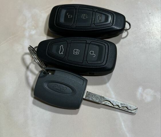 Форд Куга 2011 в Кременчуге на Automoto.ua Черный Форд Куга, объемом двигателя 2.5 л и пробегом 113 тыс. км за 11000 $, фото 13 на Automoto.ua