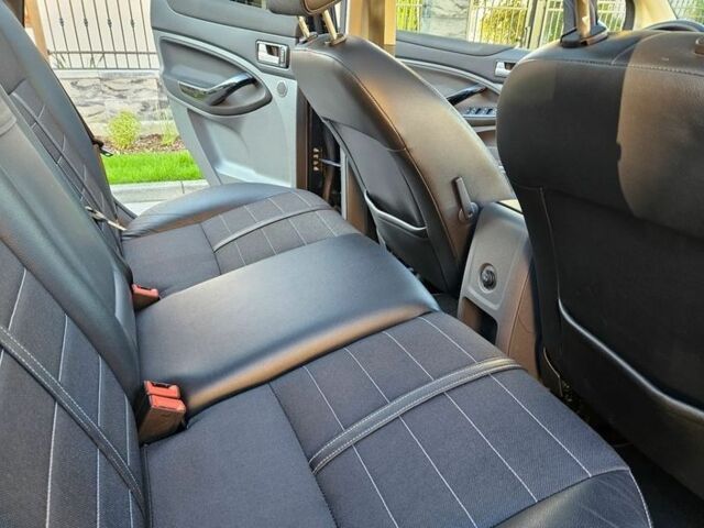 Черный Форд Куга, объемом двигателя 2 л и пробегом 197 тыс. км за 8000 $, фото 17 на Automoto.ua