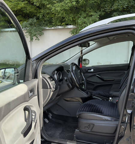 Форд Куга 2012 у Тернополі на Automoto.ua Чорний Форд Куга, об'ємом двигуна 2 л та пробігом 275 тис. км за 12200 $, фото 7 на Automoto.ua