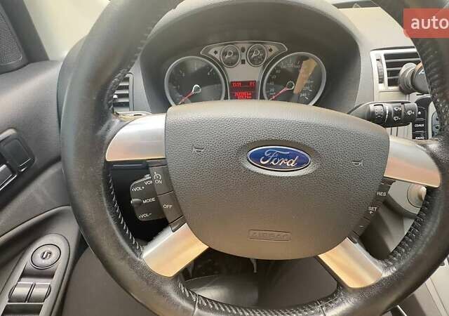 Чорний Форд Куга, об'ємом двигуна 2 л та пробігом 262 тис. км за 10800 $, фото 9 на Automoto.ua
