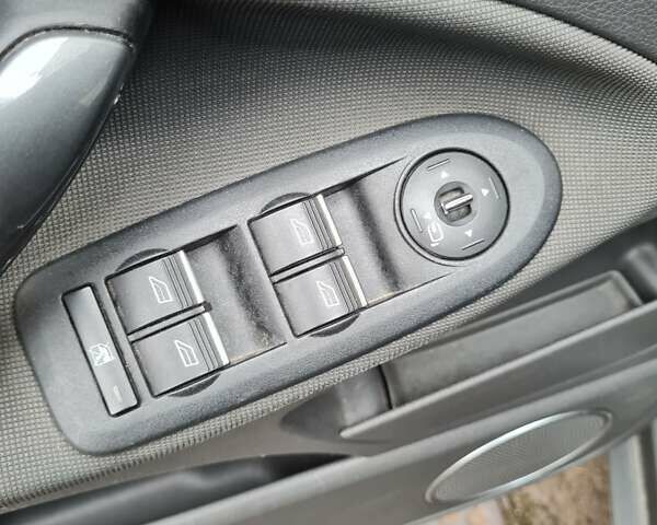 Черный Форд Куга, объемом двигателя 2 л и пробегом 191 тыс. км за 11200 $, фото 4 на Automoto.ua