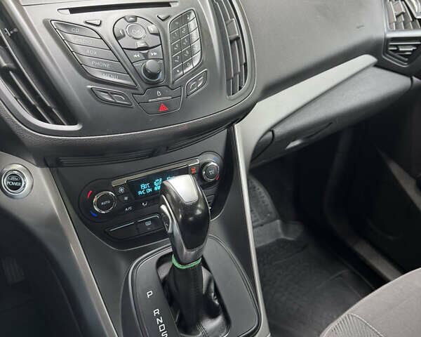 Черный Форд Куга, объемом двигателя 2 л и пробегом 226 тыс. км за 12500 $, фото 2 на Automoto.ua