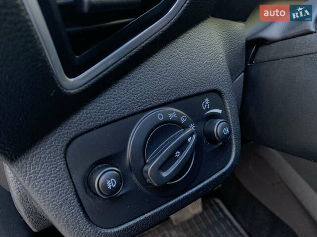 Черный Форд Куга, объемом двигателя 2 л и пробегом 117 тыс. км за 13300 $, фото 24 на Automoto.ua