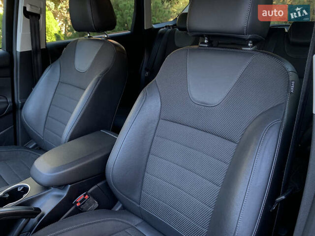 Черный Форд Куга, объемом двигателя 2 л и пробегом 117 тыс. км за 13300 $, фото 21 на Automoto.ua