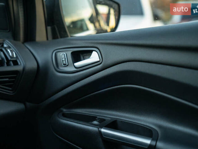 Черный Форд Куга, объемом двигателя 2 л и пробегом 229 тыс. км за 12800 $, фото 28 на Automoto.ua