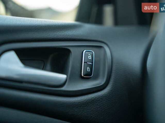 Черный Форд Куга, объемом двигателя 2 л и пробегом 229 тыс. км за 12800 $, фото 13 на Automoto.ua