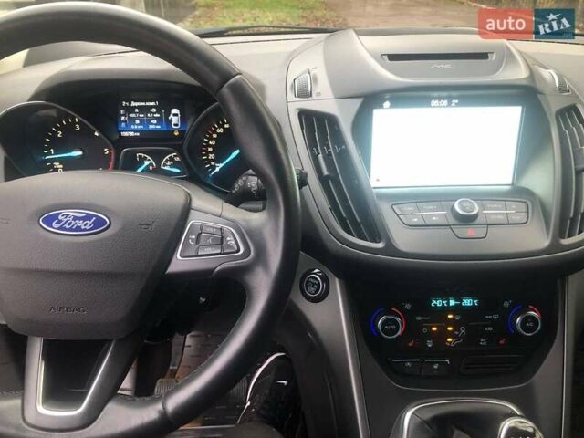 Черный Форд Куга, объемом двигателя 2 л и пробегом 159 тыс. км за 13700 $, фото 4 на Automoto.ua