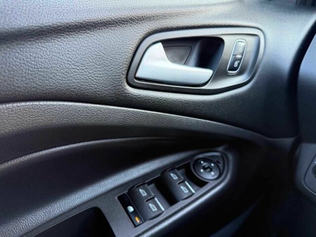 Черный Форд Куга, объемом двигателя 1.5 л и пробегом 103 тыс. км за 9499 $, фото 12 на Automoto.ua