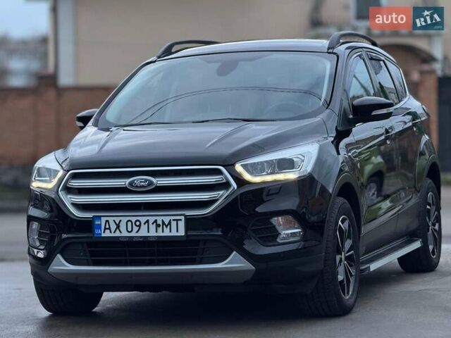 Черный Форд Куга, объемом двигателя 2 л и пробегом 222 тыс. км за 17200 $, фото 1 на Automoto.ua