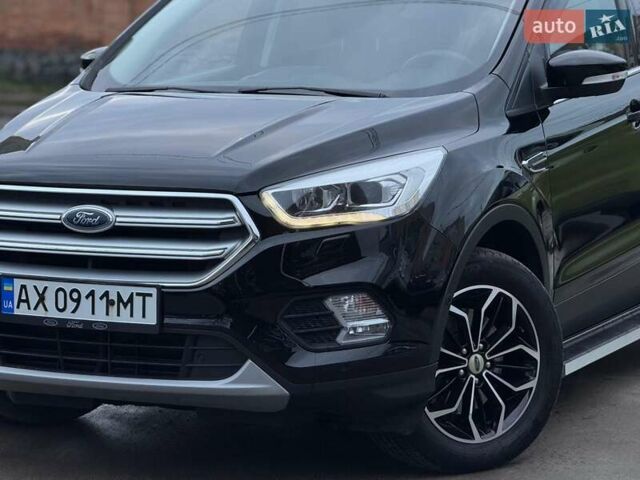 Черный Форд Куга, объемом двигателя 2 л и пробегом 222 тыс. км за 17200 $, фото 4 на Automoto.ua