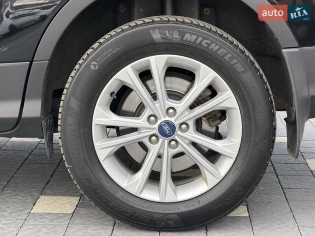 Чорний Форд Куга, об'ємом двигуна 1.5 л та пробігом 188 тис. км за 16500 $, фото 5 на Automoto.ua