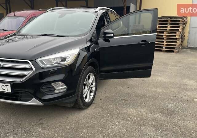 Черный Форд Куга, объемом двигателя 2 л и пробегом 153 тыс. км за 18900 $, фото 4 на Automoto.ua