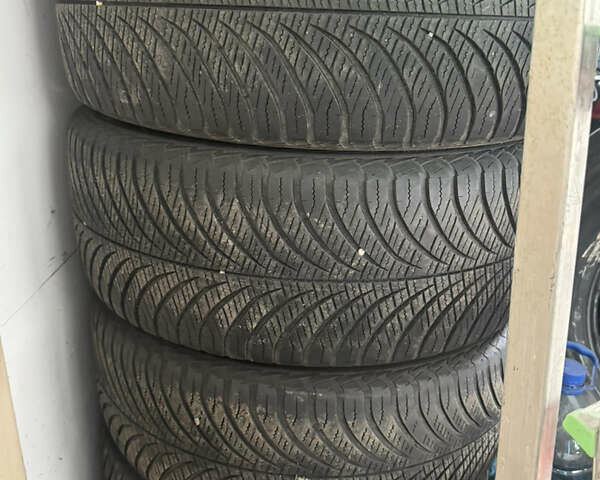 Чорний Форд Куга, об'ємом двигуна 2 л та пробігом 168 тис. км за 18900 $, фото 2 на Automoto.ua