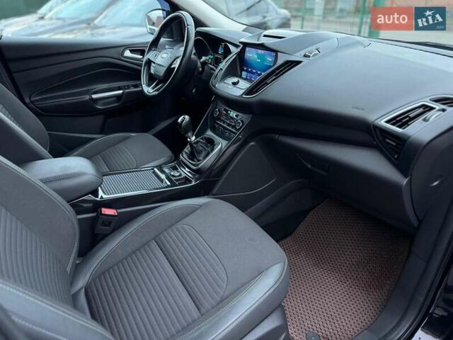 Черный Форд Куга, объемом двигателя 2 л и пробегом 222 тыс. км за 17200 $, фото 36 на Automoto.ua