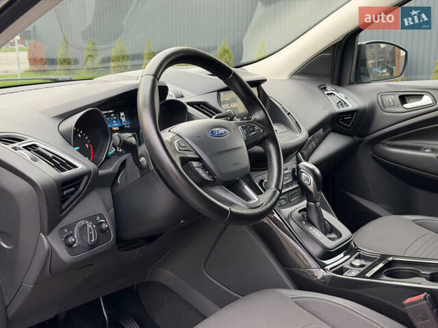Черный Форд Куга, объемом двигателя 1.5 л и пробегом 187 тыс. км за 16500 $, фото 28 на Automoto.ua