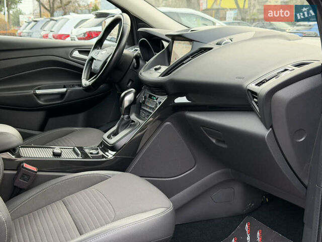 Чорний Форд Куга, об'ємом двигуна 1.5 л та пробігом 188 тис. км за 16500 $, фото 53 на Automoto.ua