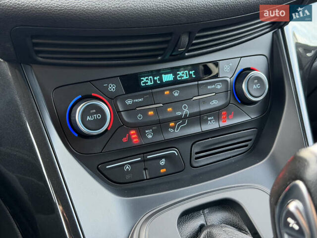 Чорний Форд Куга, об'ємом двигуна 1.5 л та пробігом 188 тис. км за 16500 $, фото 62 на Automoto.ua