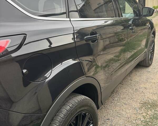 Чорний Форд Куга, об'ємом двигуна 2 л та пробігом 68 тис. км за 22800 $, фото 1 на Automoto.ua