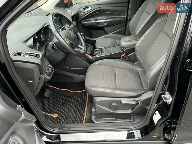 Черный Форд Куга, объемом двигателя 1.5 л и пробегом 92 тыс. км за 17298 $, фото 10 на Automoto.ua