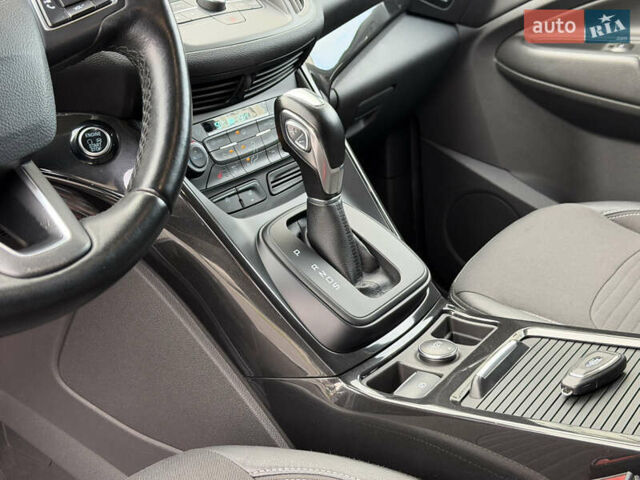 Чорний Форд Куга, об'ємом двигуна 1.5 л та пробігом 188 тис. км за 16500 $, фото 35 на Automoto.ua