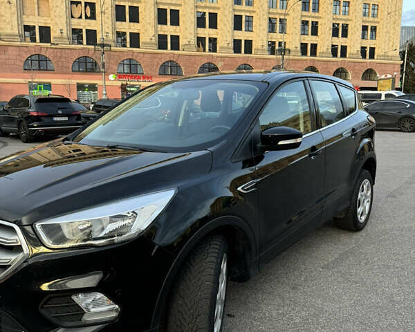 Черный Форд Куга, объемом двигателя 1.5 л и пробегом 77 тыс. км за 16000 $, фото 2 на Automoto.ua