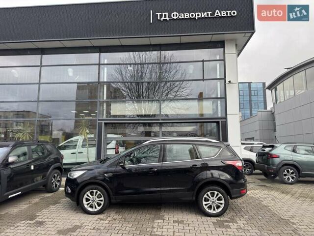 Черный Форд Куга, объемом двигателя 2 л и пробегом 48 тыс. км за 21999 $, фото 4 на Automoto.ua